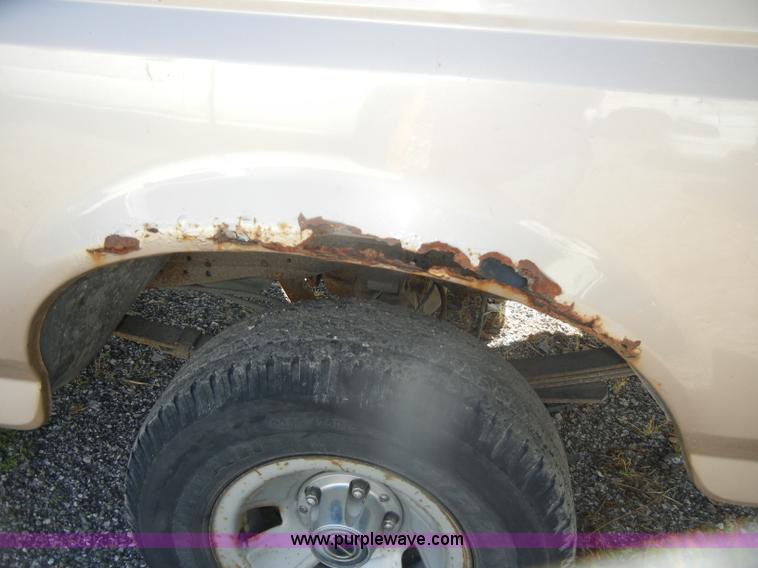 image for item D4954 1996 Ford F150 pickup truck