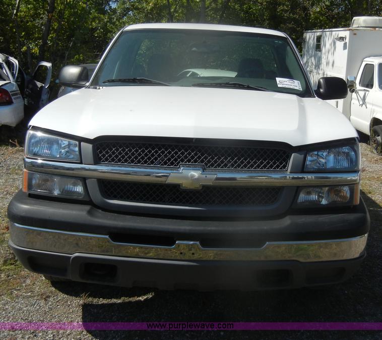 image for item D4955 2004 Chevrolet Silverado 1500 pickup truck