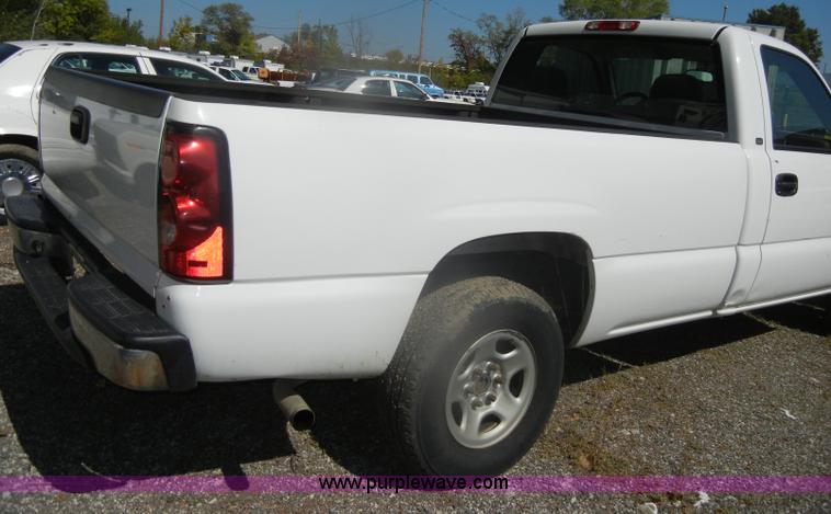 image for item D4955 2004 Chevrolet Silverado 1500 pickup truck