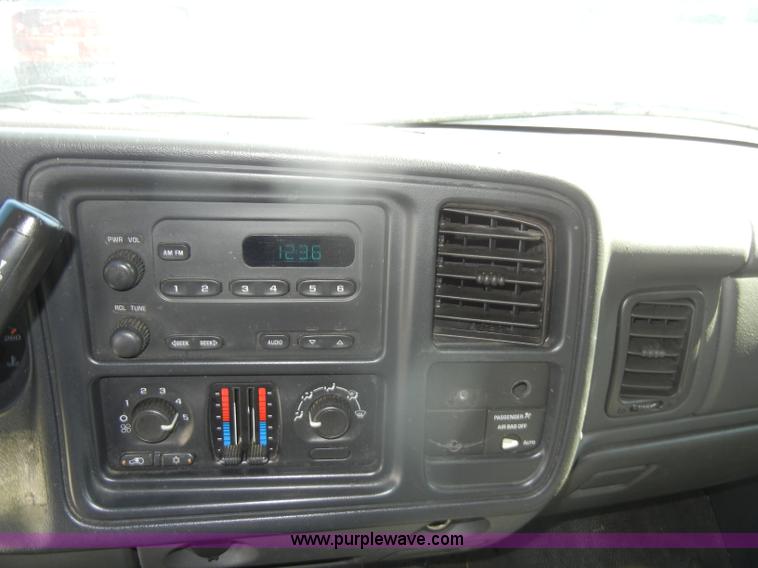 image for item D4955 2004 Chevrolet Silverado 1500 pickup truck