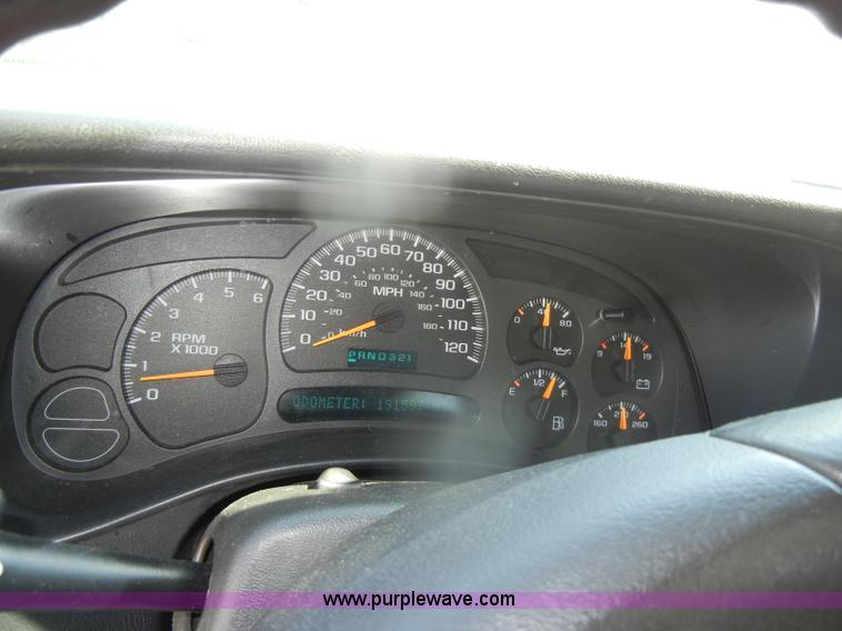 image for item D4955 2004 Chevrolet Silverado 1500 pickup truck