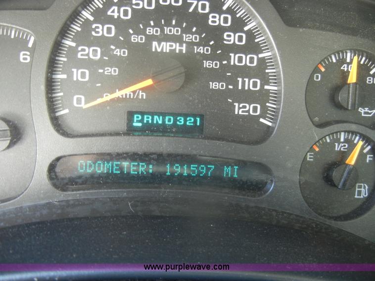 image for item D4955 2004 Chevrolet Silverado 1500 pickup truck