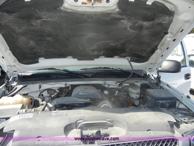 image for item D4955 2004 Chevrolet Silverado 1500 pickup truck