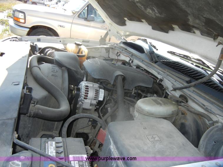 image for item D4955 2004 Chevrolet Silverado 1500 pickup truck