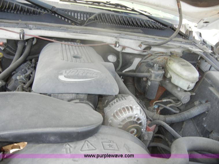 image for item D4955 2004 Chevrolet Silverado 1500 pickup truck