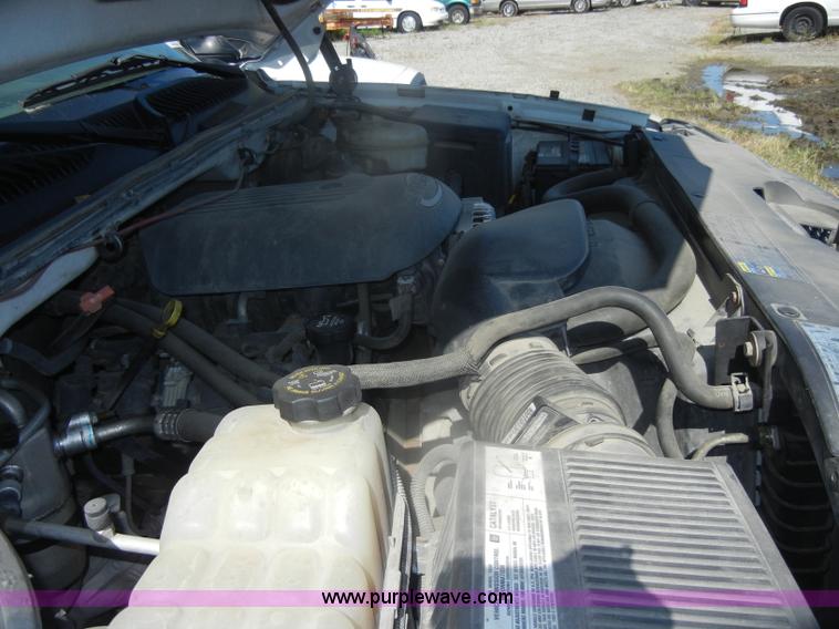 image for item D4955 2004 Chevrolet Silverado 1500 pickup truck