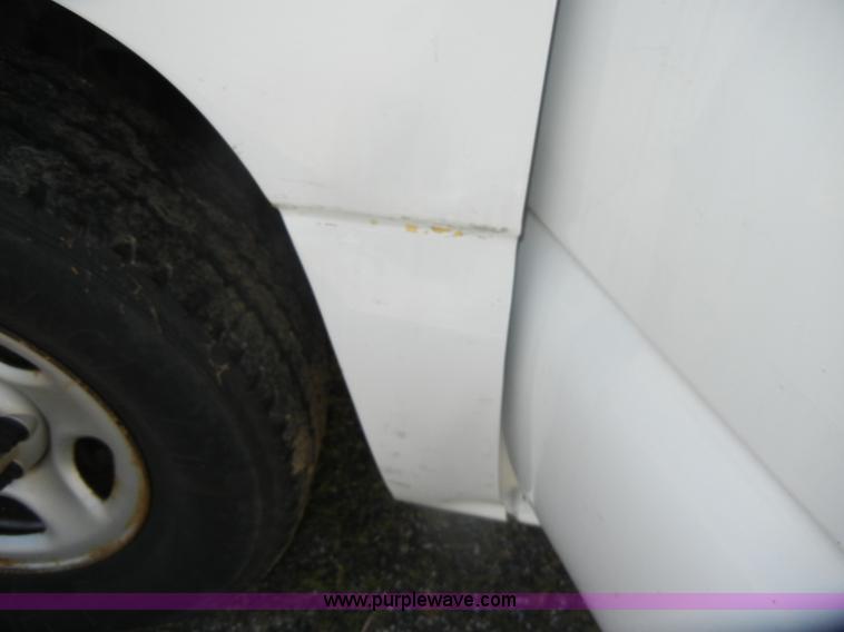 image for item D4955 2004 Chevrolet Silverado 1500 pickup truck