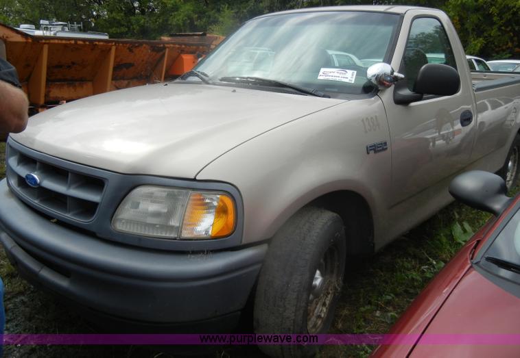 image for item D4958 1997 Ford F150 pickup truck