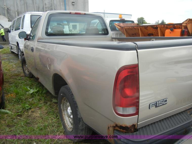 image for item D4958 1997 Ford F150 pickup truck