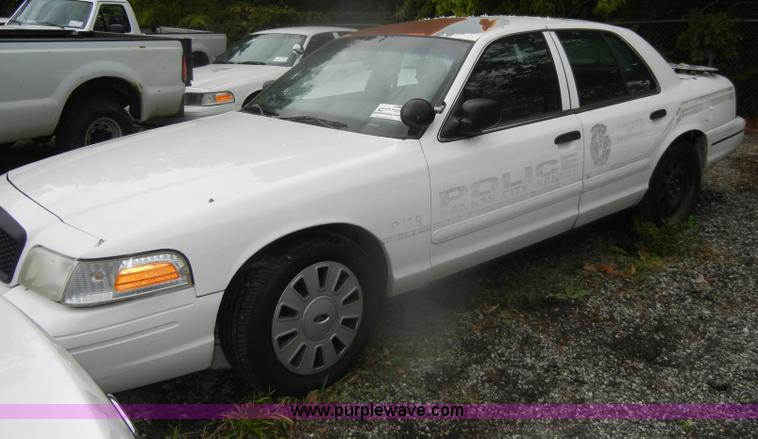 image for item D4966 2006 Ford Crown Victoria Police Interceptor