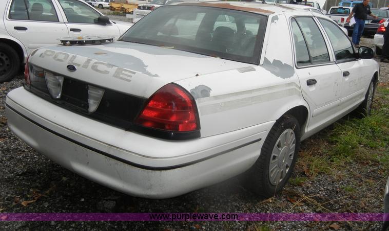 image for item D4966 2006 Ford Crown Victoria Police Interceptor