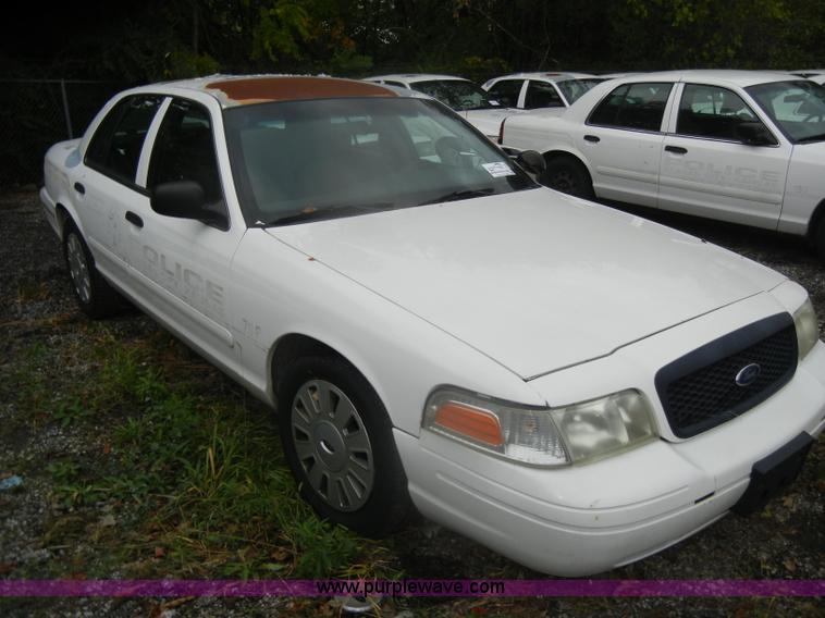 image for item D4966 2006 Ford Crown Victoria Police Interceptor