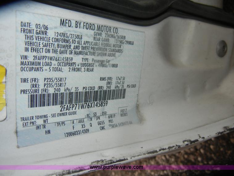 image for item D4966 2006 Ford Crown Victoria Police Interceptor