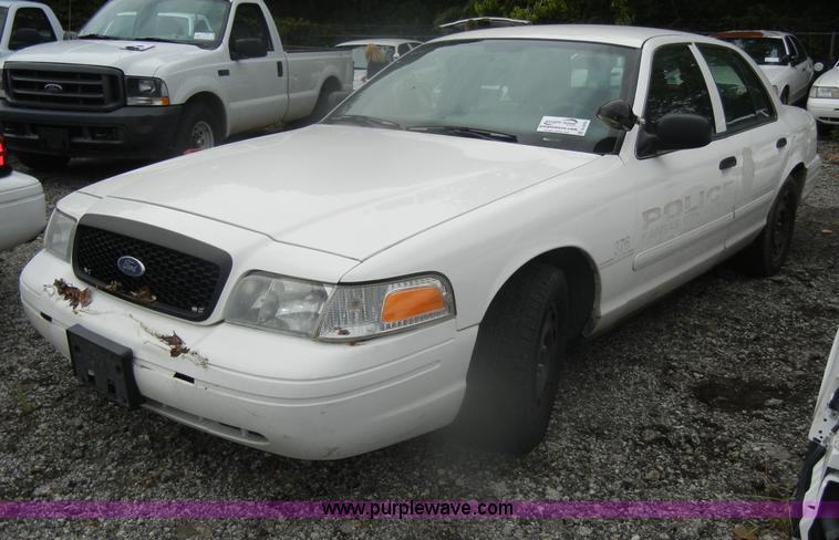 image for item D4970 2005 Ford Crown Victoria Police Interceptor