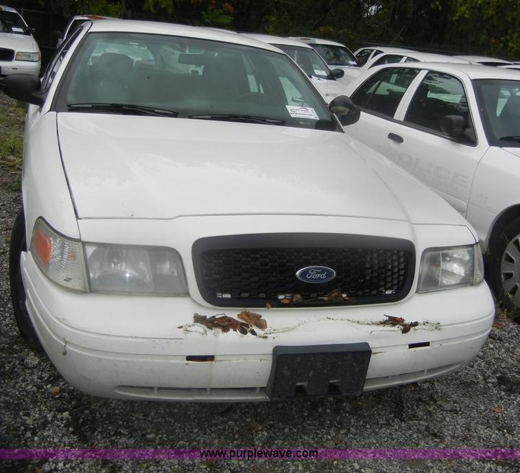image for item D4970 2005 Ford Crown Victoria Police Interceptor