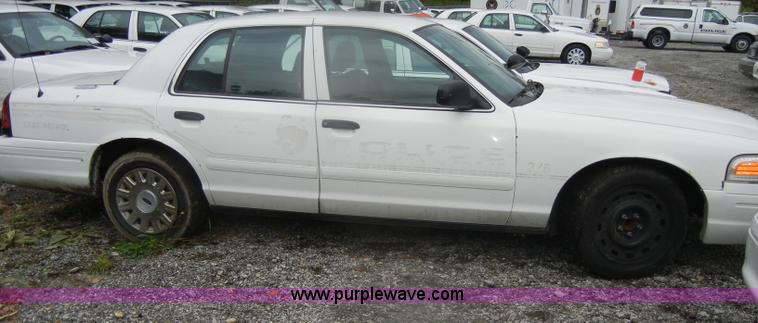 image for item D4970 2005 Ford Crown Victoria Police Interceptor