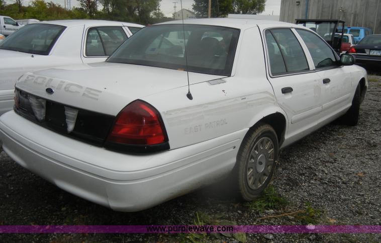 image for item D4970 2005 Ford Crown Victoria Police Interceptor