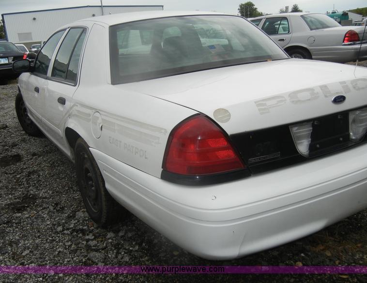 image for item D4970 2005 Ford Crown Victoria Police Interceptor
