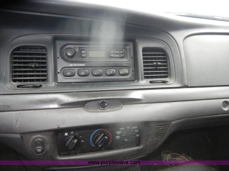 image for item D4970 2005 Ford Crown Victoria Police Interceptor