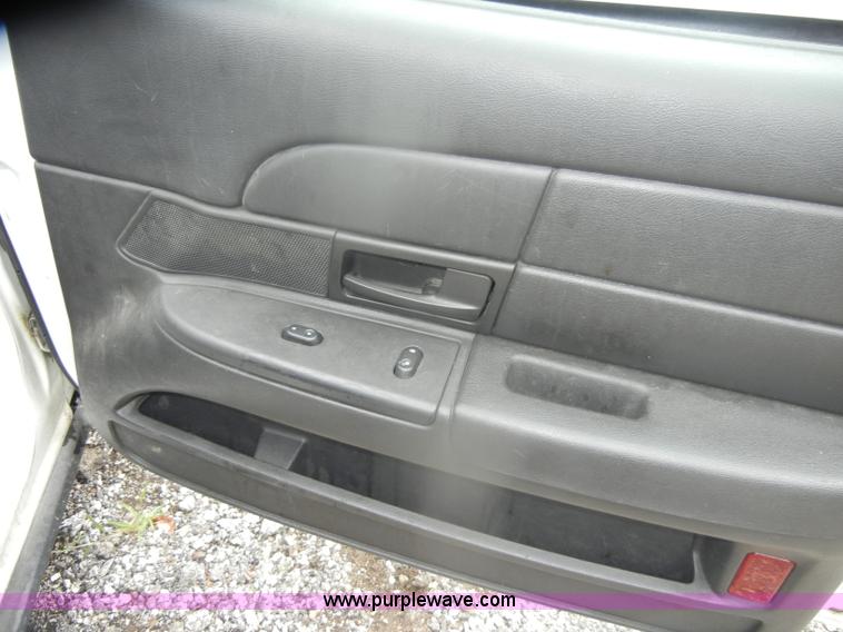 image for item D4970 2005 Ford Crown Victoria Police Interceptor