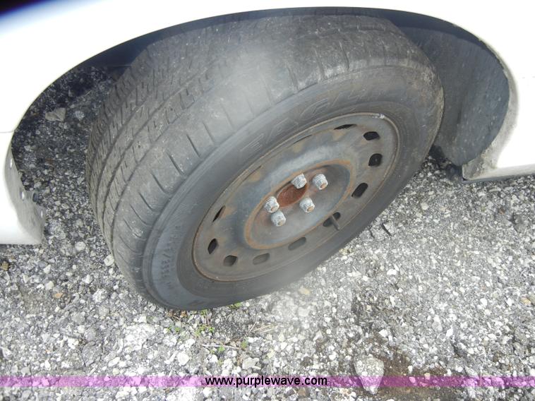 image for item D4970 2005 Ford Crown Victoria Police Interceptor