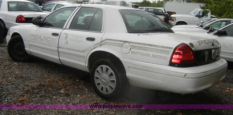 image for item D4973 2006 Ford Crown Victoria Police Interceptor