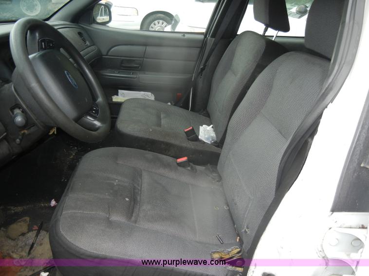 image for item D4973 2006 Ford Crown Victoria Police Interceptor