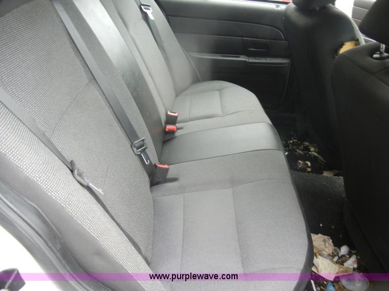 image for item D4973 2006 Ford Crown Victoria Police Interceptor