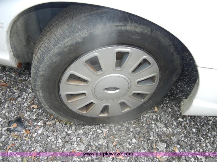 image for item D4973 2006 Ford Crown Victoria Police Interceptor