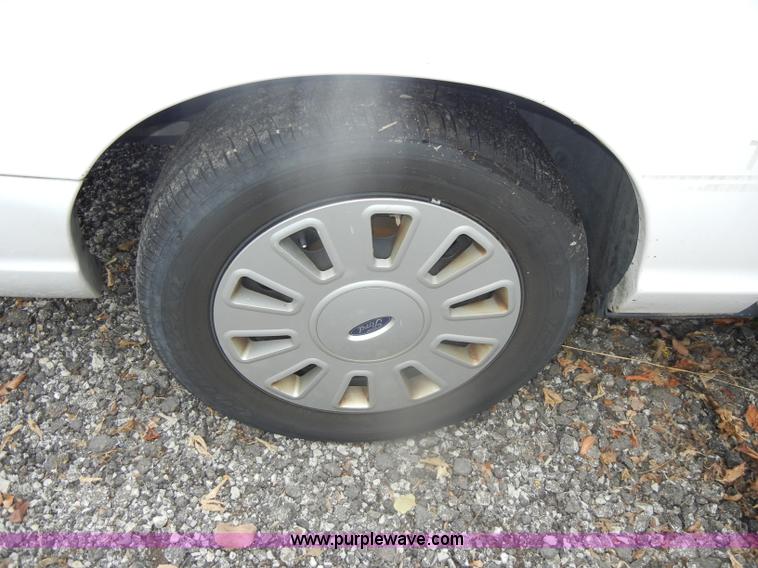 image for item D4974 2008 Ford Crown Victoria Police Interceptor