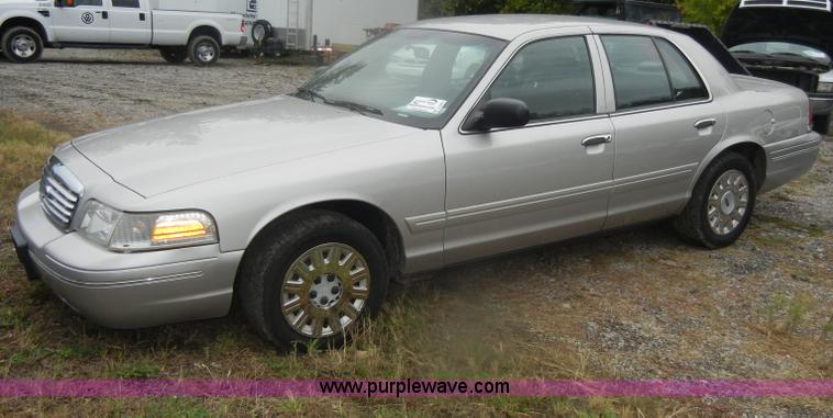 image for item D4981 2005 Ford Crown Victoria Police Interceptor