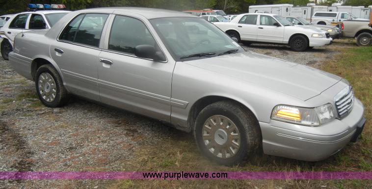 image for item D4981 2005 Ford Crown Victoria Police Interceptor