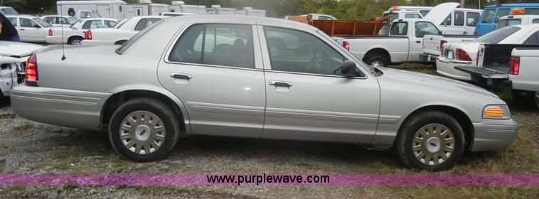 image for item D4981 2005 Ford Crown Victoria Police Interceptor