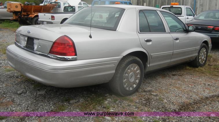 image for item D4981 2005 Ford Crown Victoria Police Interceptor