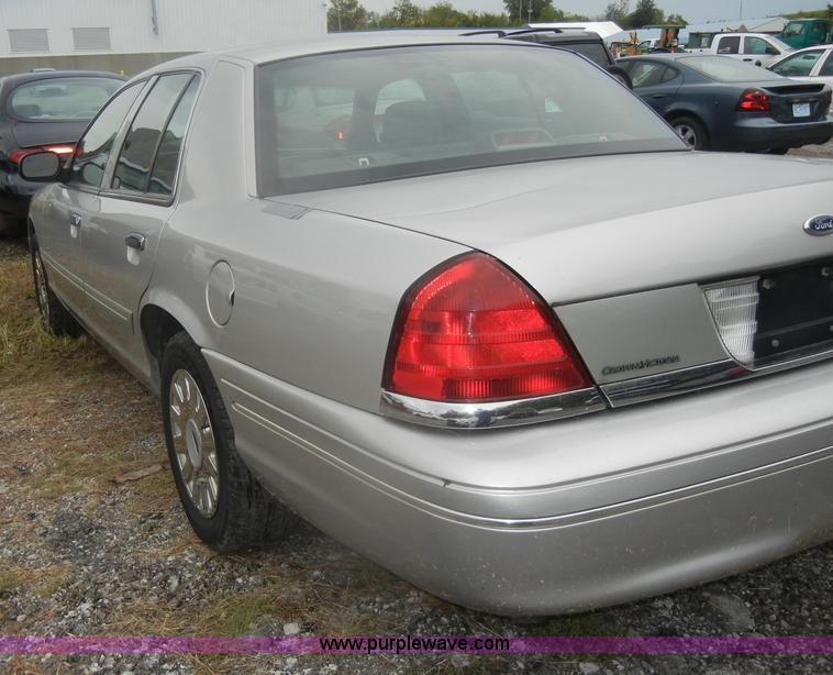 image for item D4981 2005 Ford Crown Victoria Police Interceptor