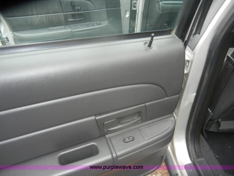 image for item D4981 2005 Ford Crown Victoria Police Interceptor