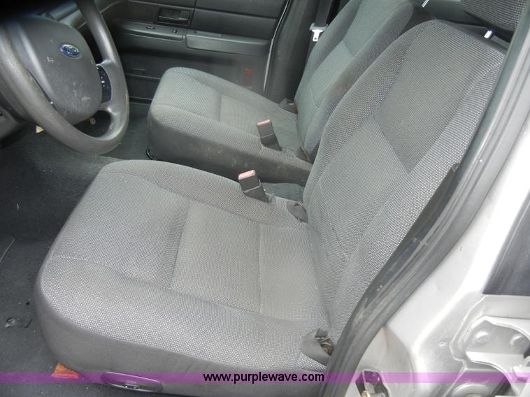 image for item D4981 2005 Ford Crown Victoria Police Interceptor