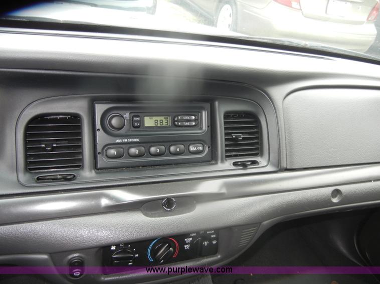 image for item D4981 2005 Ford Crown Victoria Police Interceptor