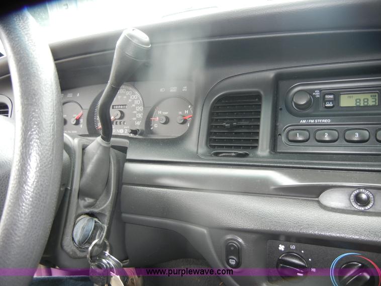 image for item D4981 2005 Ford Crown Victoria Police Interceptor