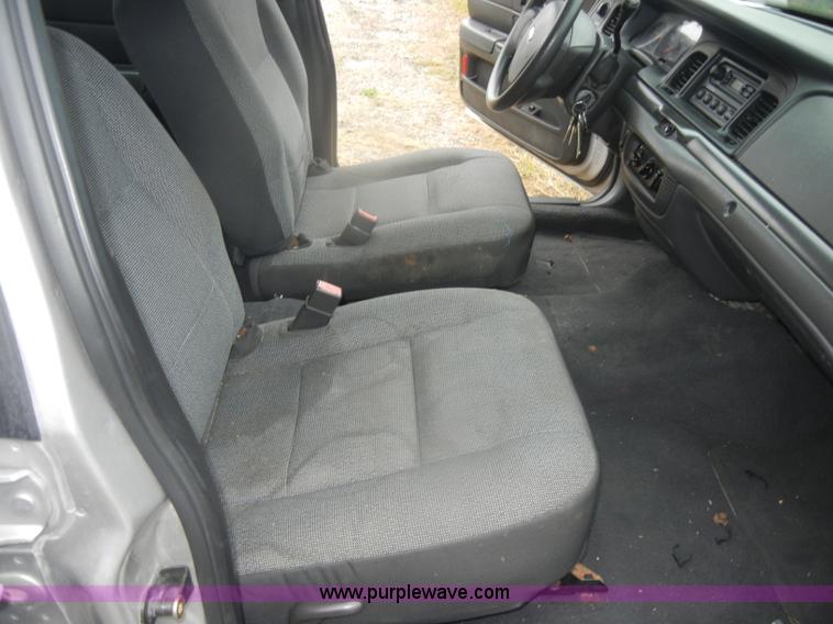 image for item D4981 2005 Ford Crown Victoria Police Interceptor