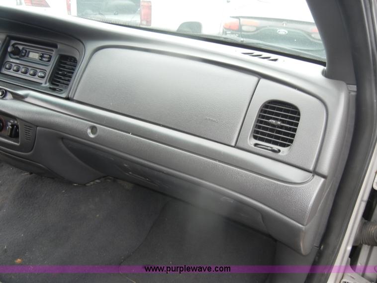 image for item D4981 2005 Ford Crown Victoria Police Interceptor