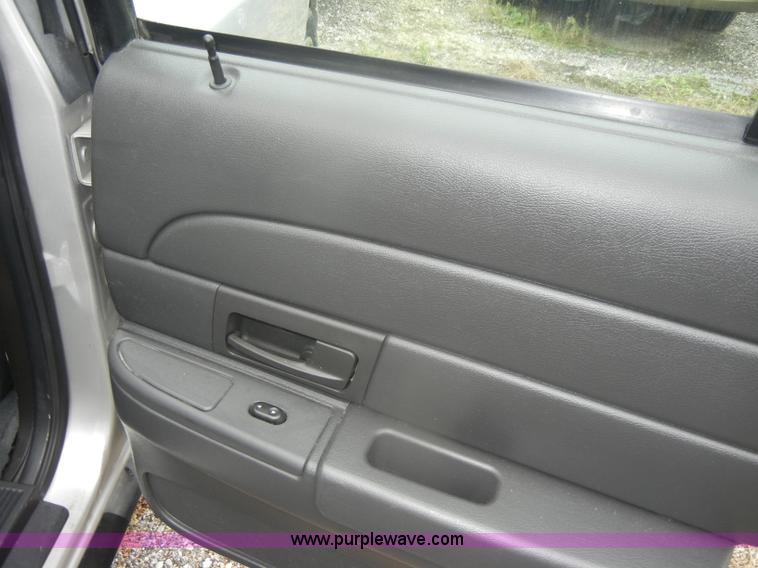 image for item D4981 2005 Ford Crown Victoria Police Interceptor