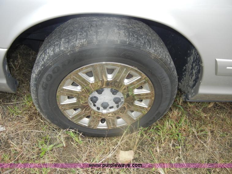 image for item D4981 2005 Ford Crown Victoria Police Interceptor