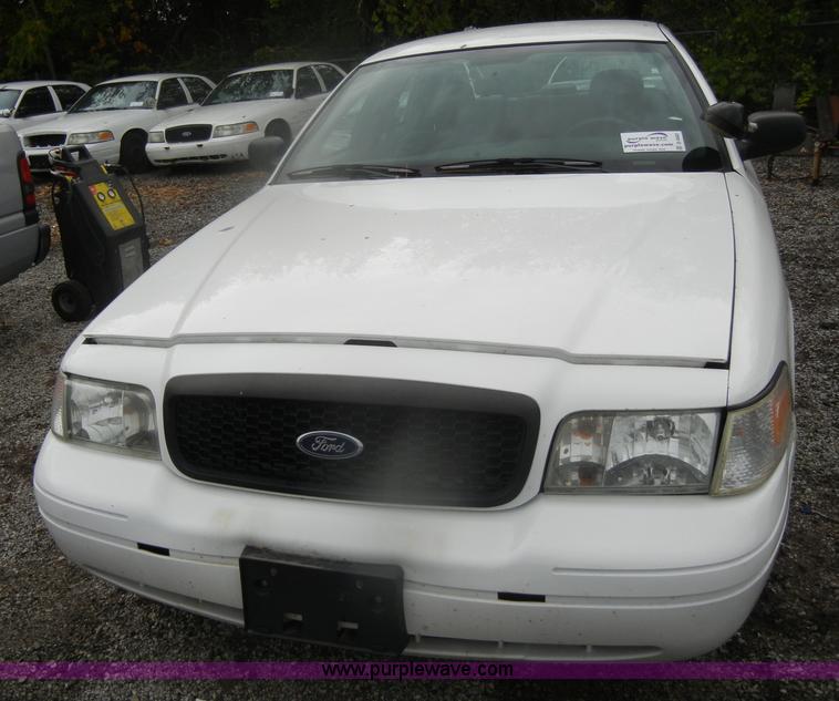 image for item D4983 2005 Ford Crown Victoria Police Interceptor