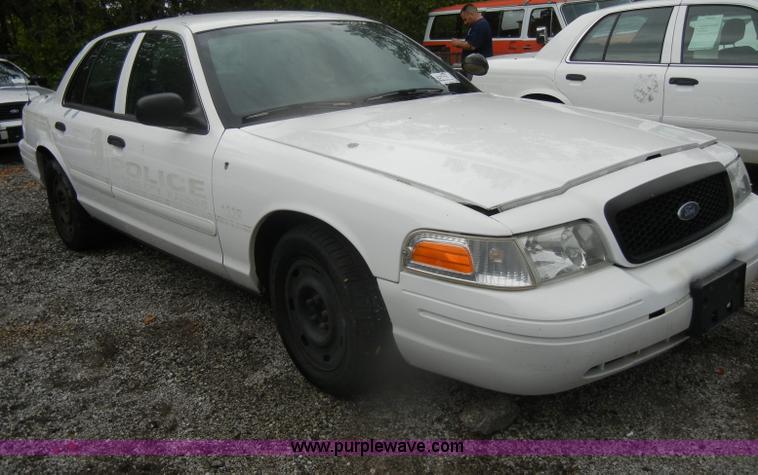 image for item D4983 2005 Ford Crown Victoria Police Interceptor