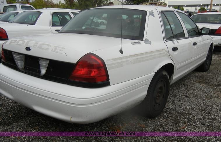 image for item D4983 2005 Ford Crown Victoria Police Interceptor