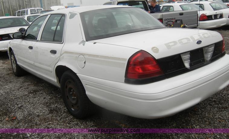 image for item D4983 2005 Ford Crown Victoria Police Interceptor