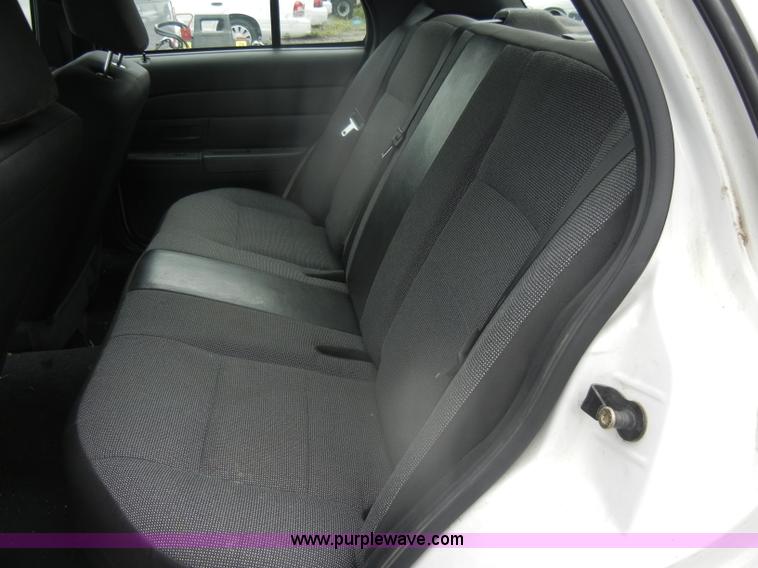 image for item D4983 2005 Ford Crown Victoria Police Interceptor
