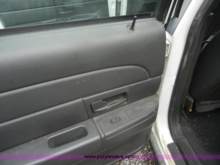 image for item D4983 2005 Ford Crown Victoria Police Interceptor