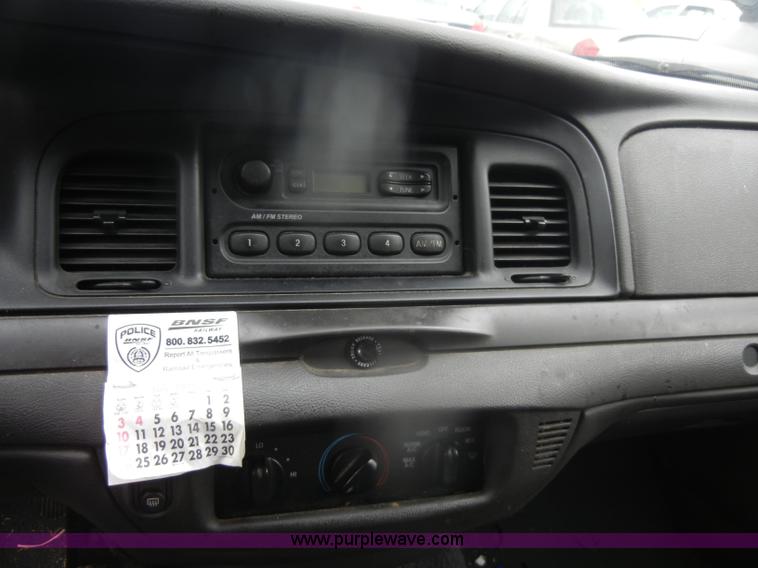 image for item D4983 2005 Ford Crown Victoria Police Interceptor